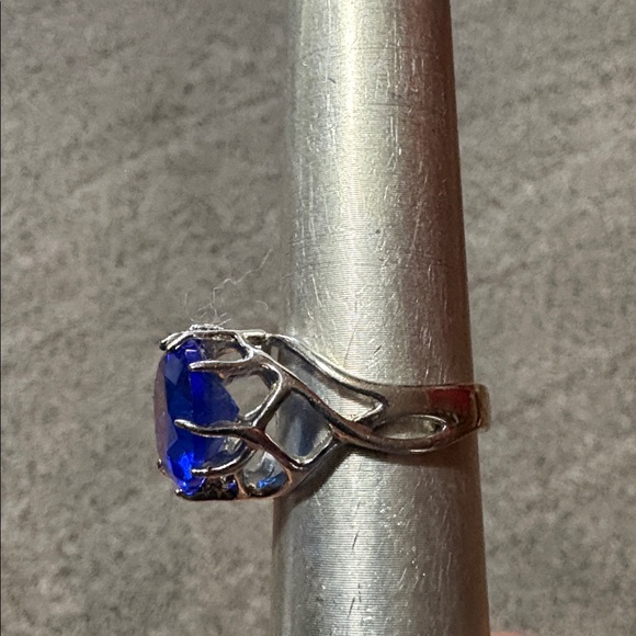 VINTAGE SILVER-TONE ROUND SIMULATED SAPPHIRE BRANCH DESIGN SIZE 8 RING - Picture 3 of 8